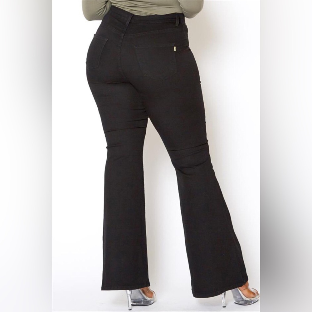 1X-5X Dani Black Flare Leg Jeans - Picture 3 of 8